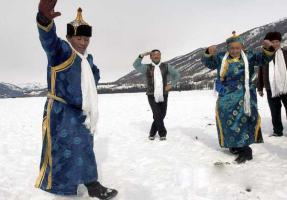 Mongols Men Dancing