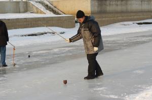 Harbin Ice Sports Beating Spinning Top