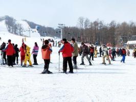Longzhu Erlongshan Ski Resort People